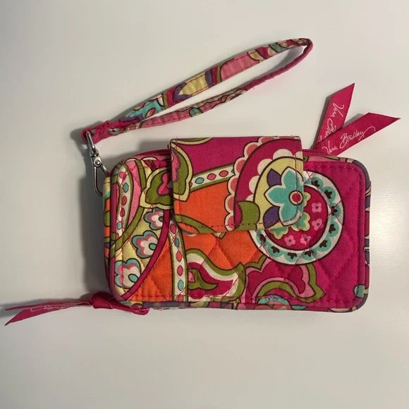 Vera Bradley Smartphone Wristlet in Retired Pink Swirls Pattern - Picture 3 of 4